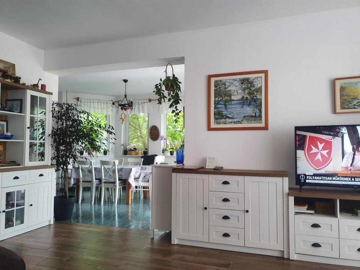 Feher Rozsa Apartman Сержегтомай Екстер'єр фото