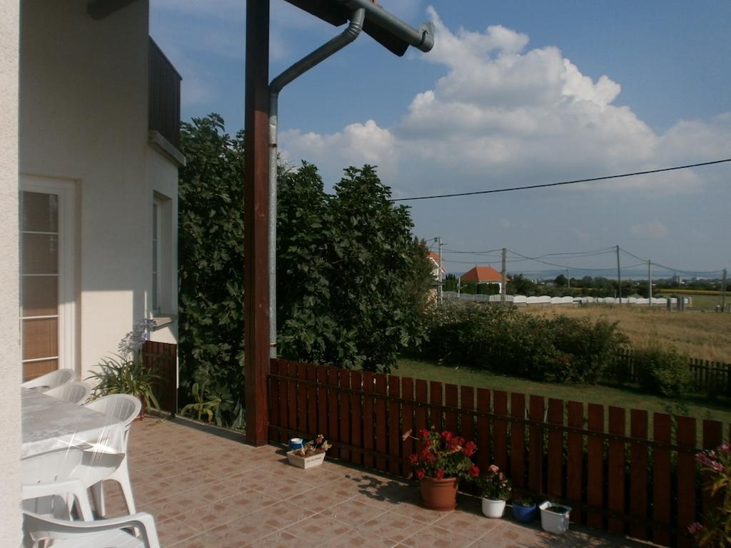 Feher Rozsa Apartman Сержегтомай Екстер'єр фото