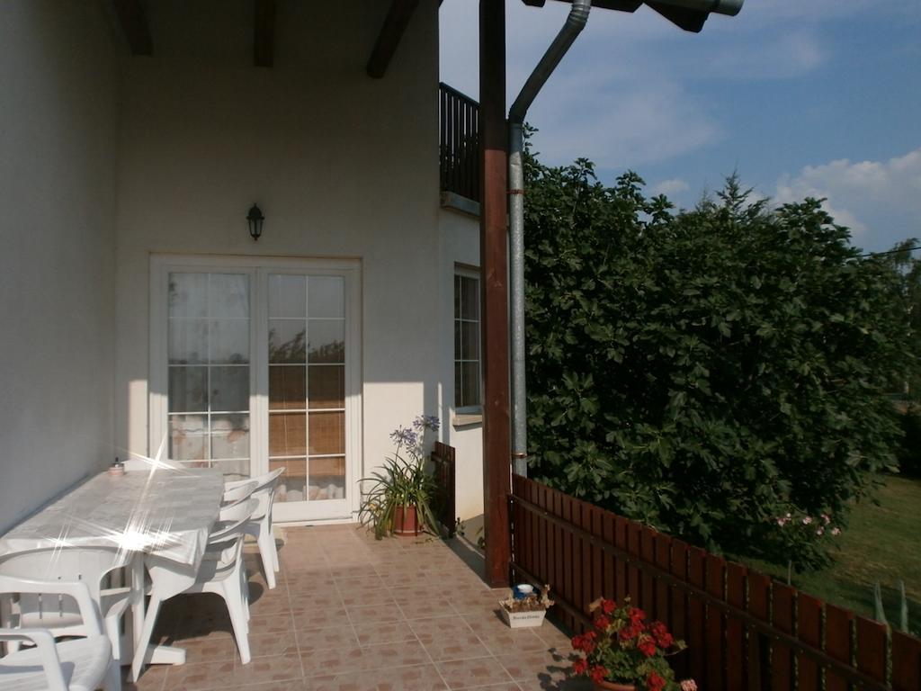 Feher Rozsa Apartman Сержегтомай Номер фото